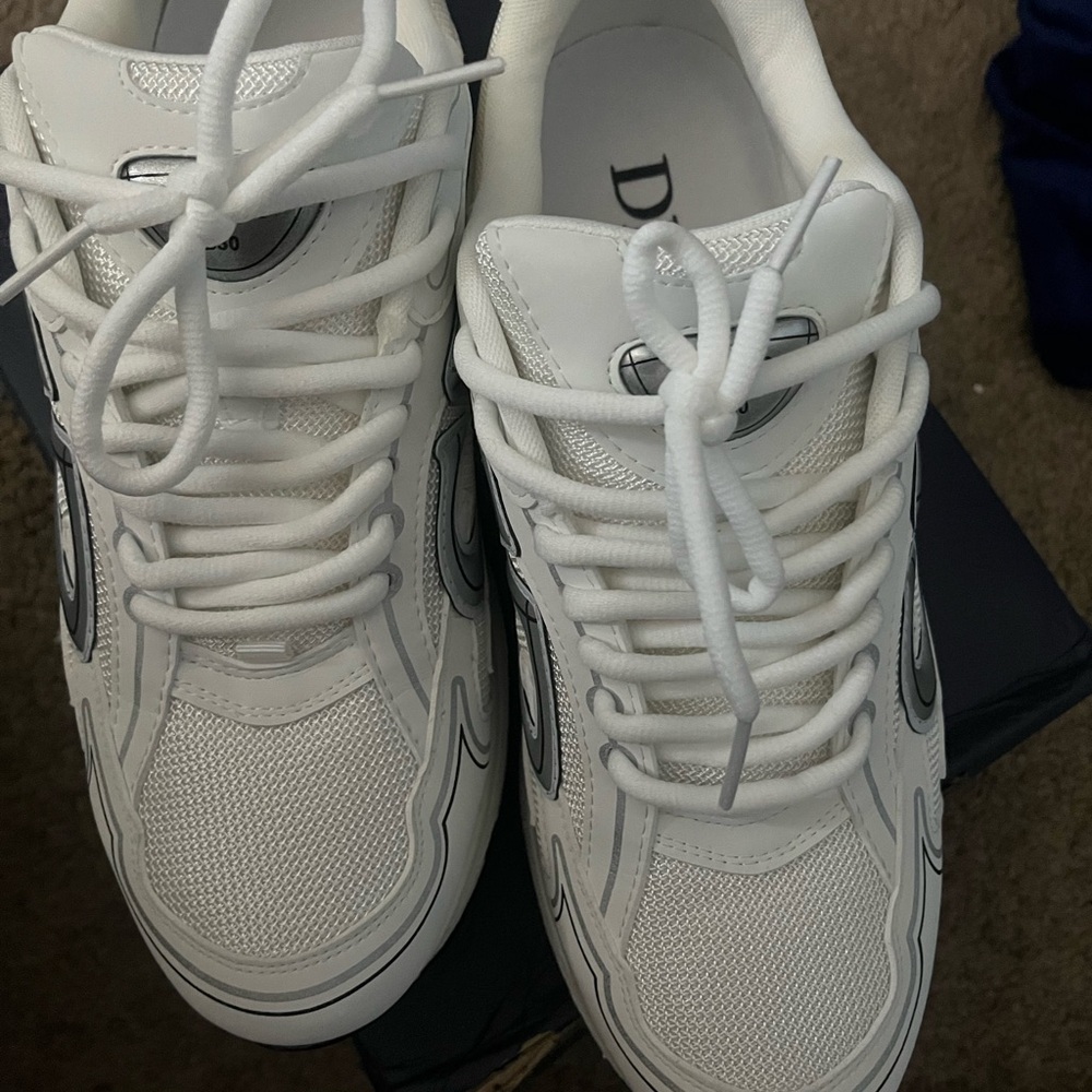 Dior White Sneakers Minimalist Design Casual